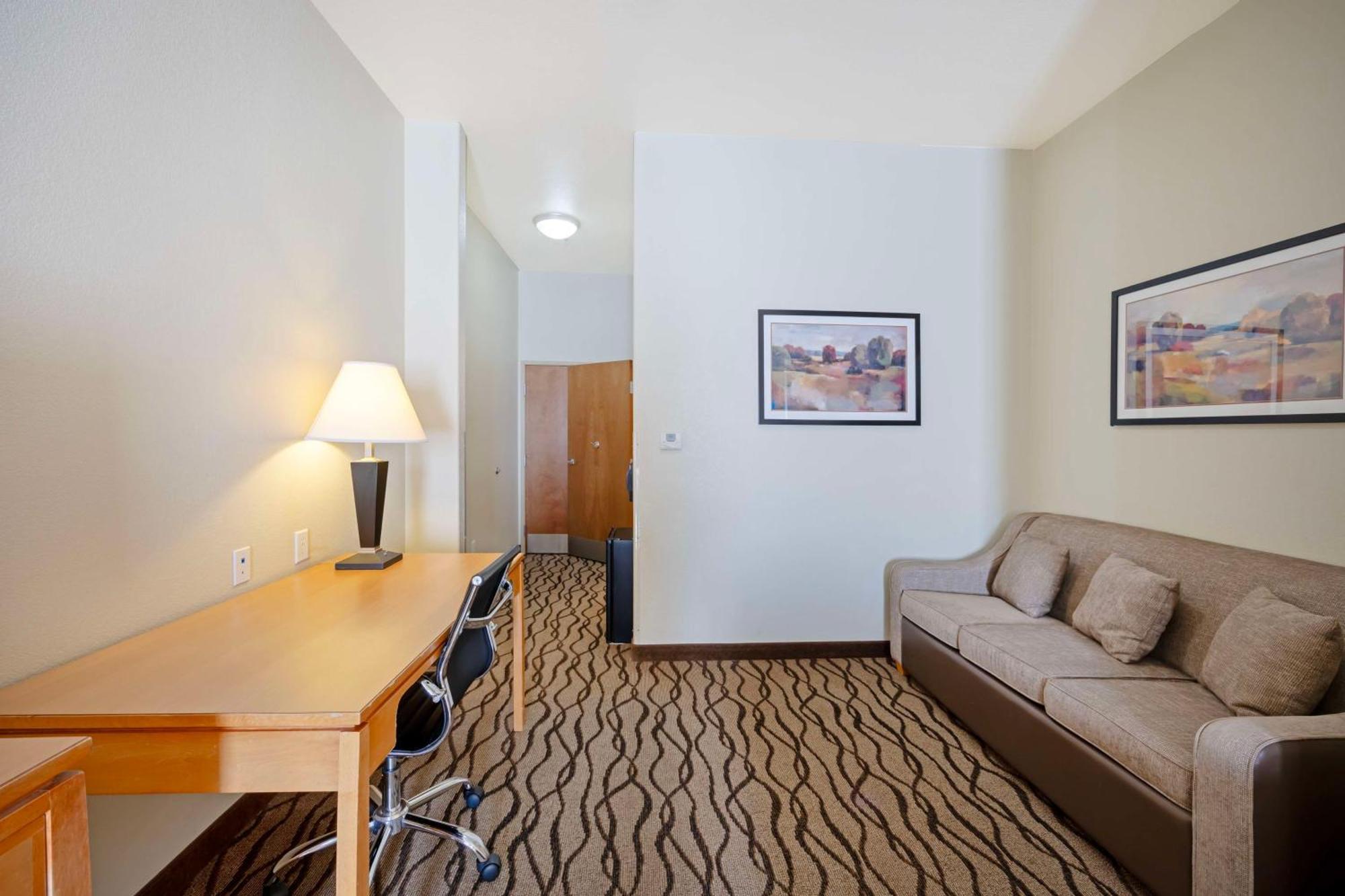 Best Western Plus Guymon Hotel And Suites Exterior photo