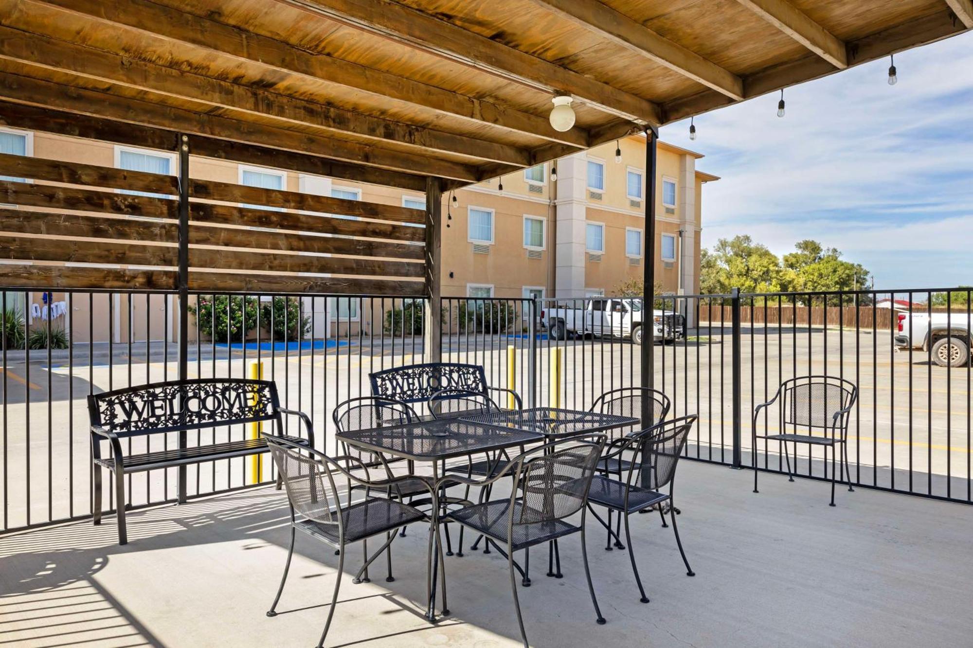 Best Western Plus Guymon Hotel And Suites Exterior photo