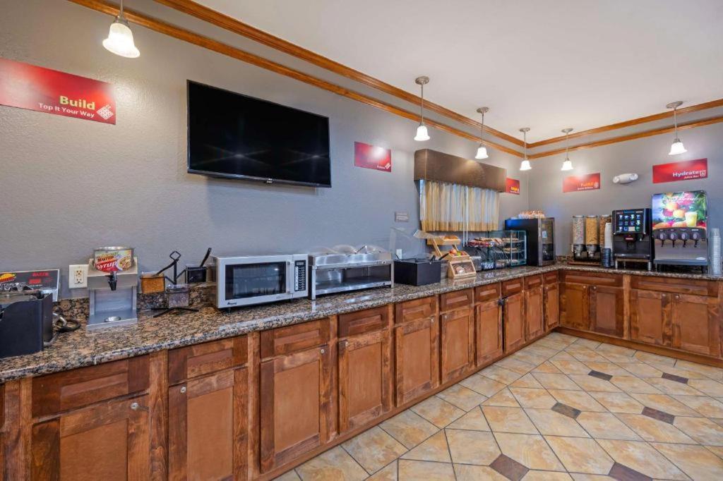 Best Western Plus Guymon Hotel And Suites Exterior photo