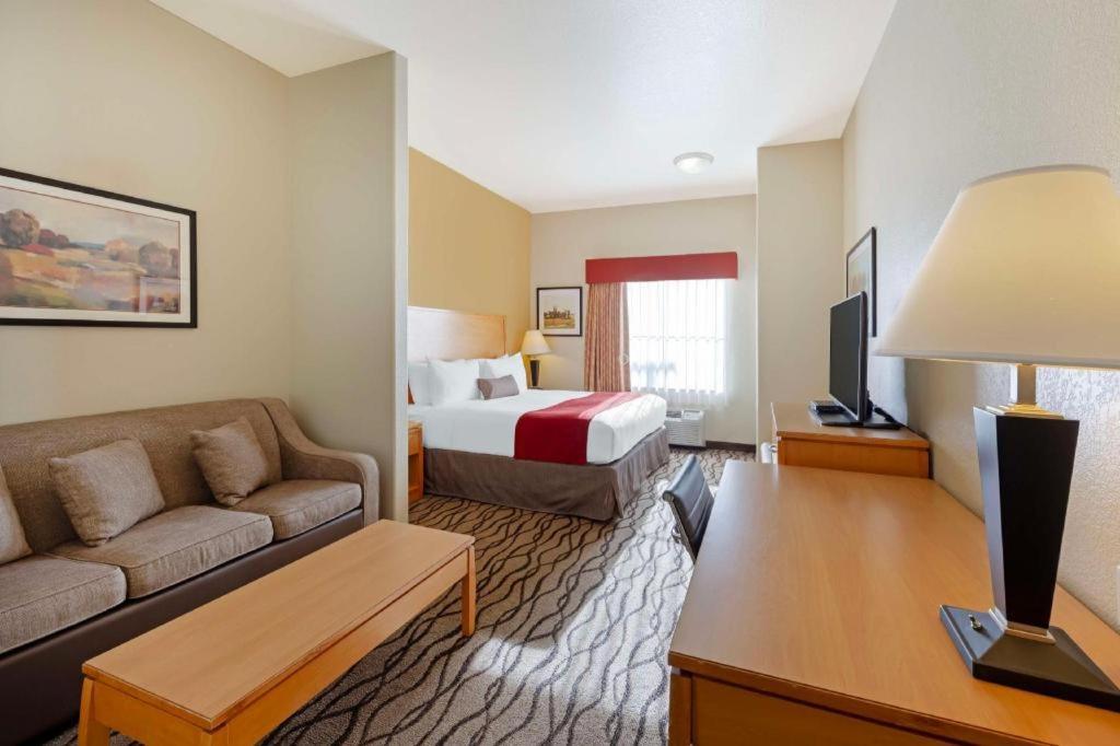 Best Western Plus Guymon Hotel And Suites Exterior photo
