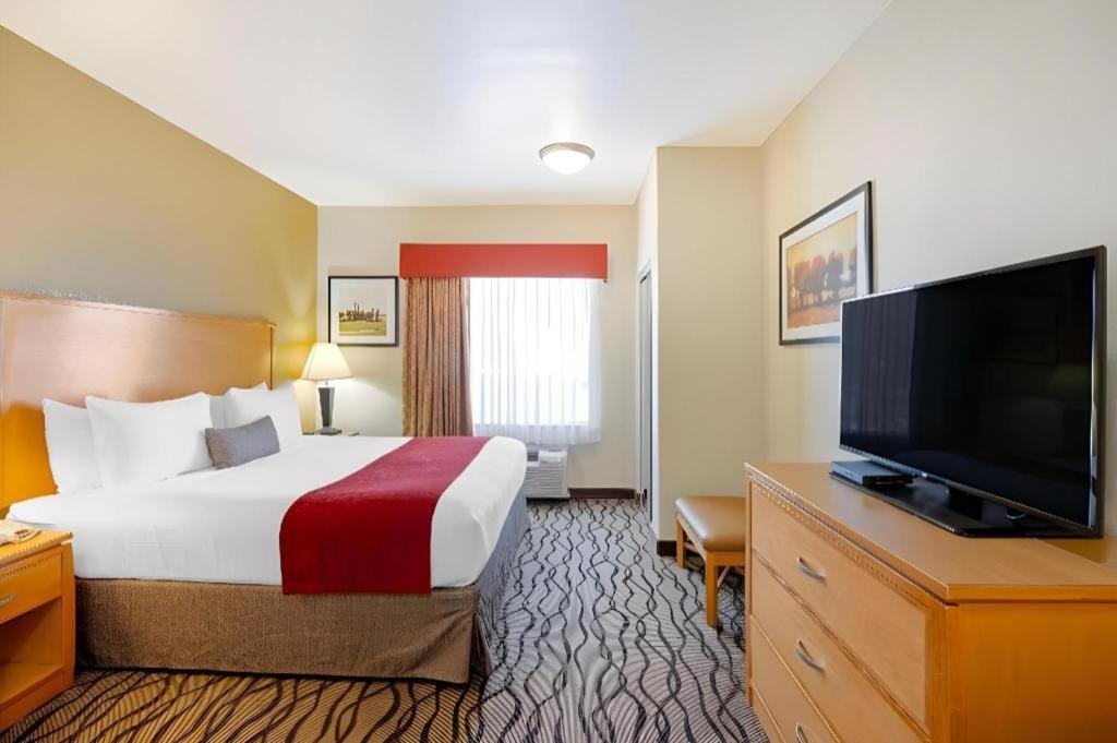 Best Western Plus Guymon Hotel And Suites Exterior photo