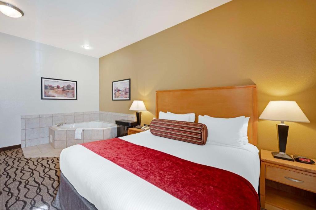 Best Western Plus Guymon Hotel And Suites Exterior photo