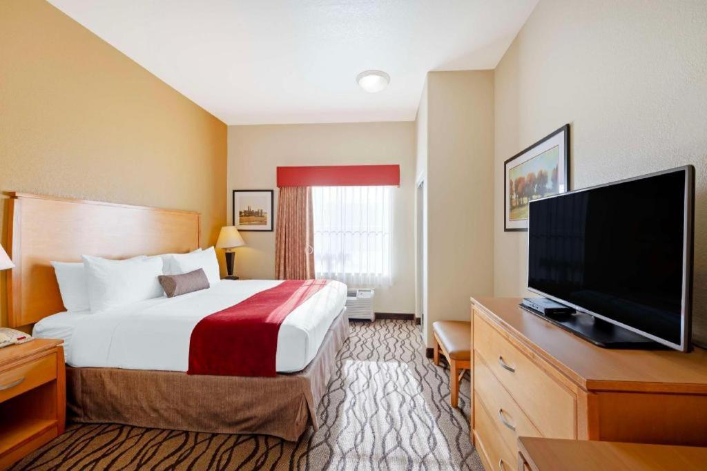 Best Western Plus Guymon Hotel And Suites Exterior photo