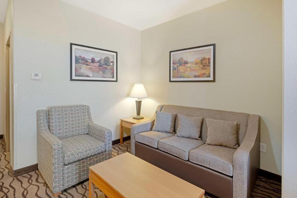 Best Western Plus Guymon Hotel And Suites Exterior photo