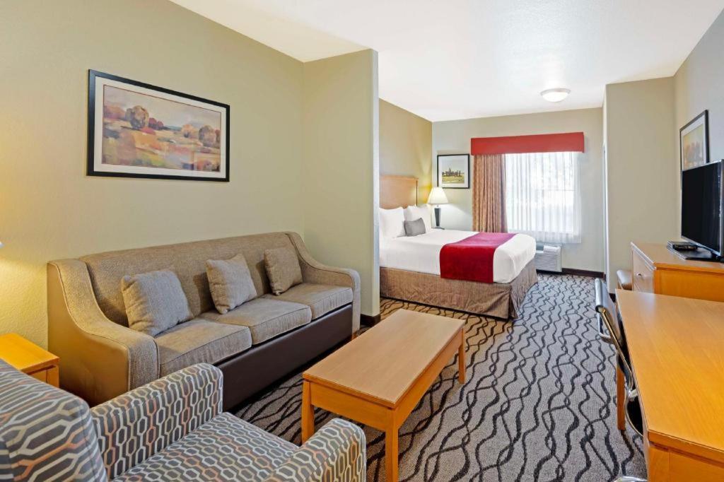 Best Western Plus Guymon Hotel And Suites Exterior photo