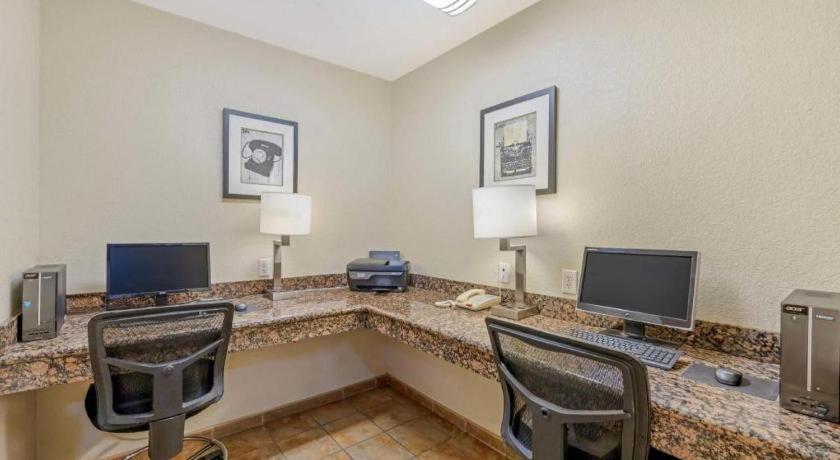 Best Western Plus Guymon Hotel And Suites Exterior photo